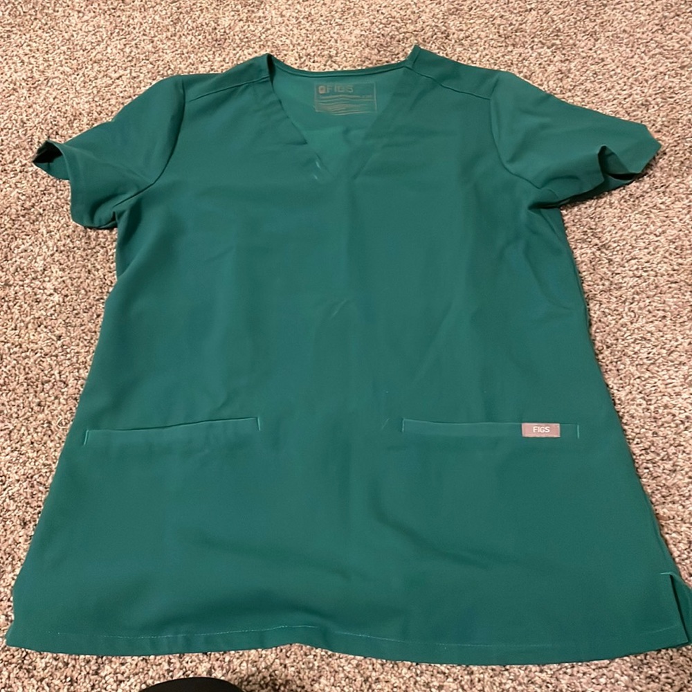 Figs scrub top hunter green
